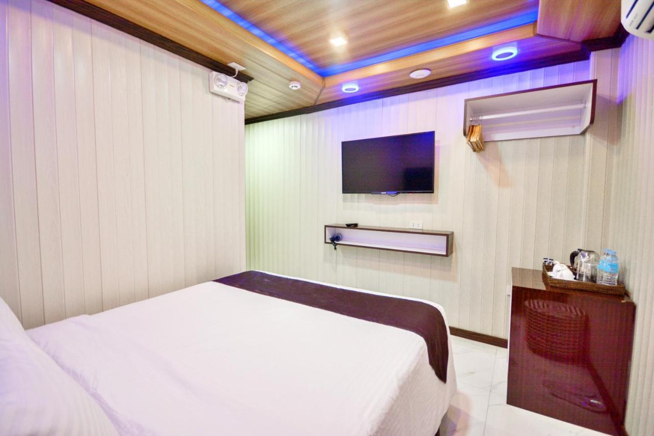 Diamond Water Edge Resort Balabag  Extérieur photo