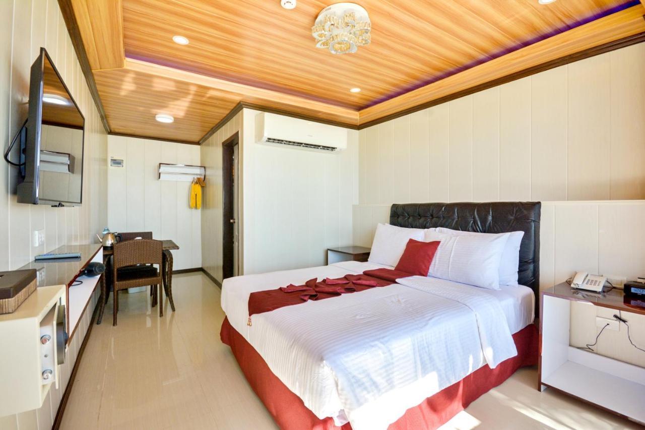 Diamond Water Edge Resort Balabag  Extérieur photo